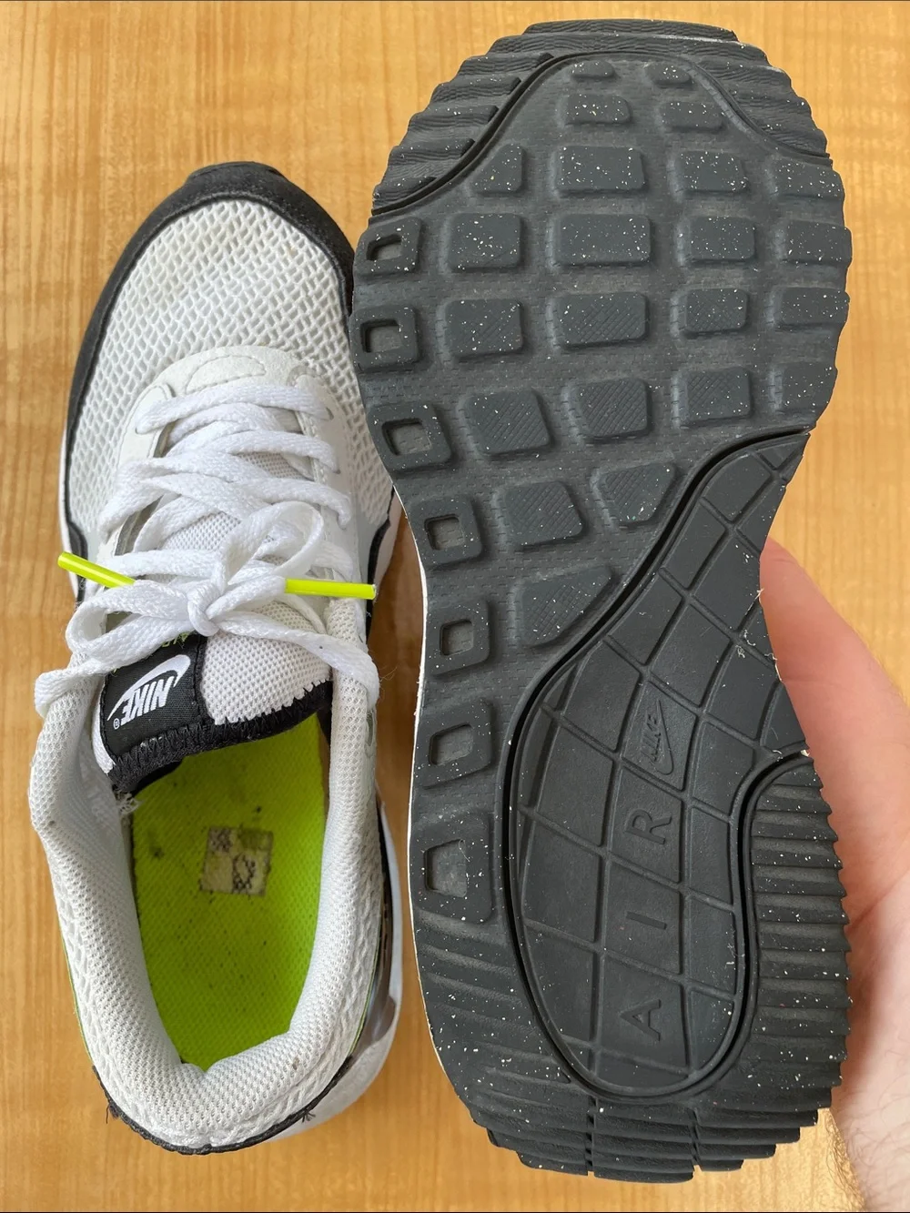 Nike Air Max Sneakers Size 6.5 Kids | 8 Women’s Running